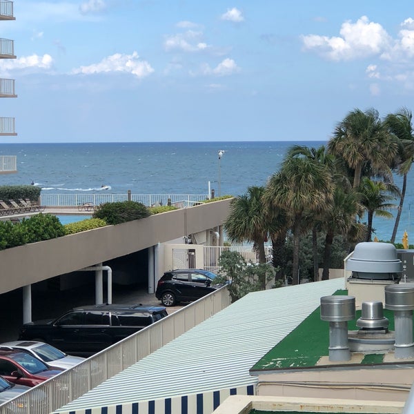 6/6/2018 tarihinde Heather K.ziyaretçi tarafından Ocean Sky Hotel &amp; Resort'de çekilen fotoğraf