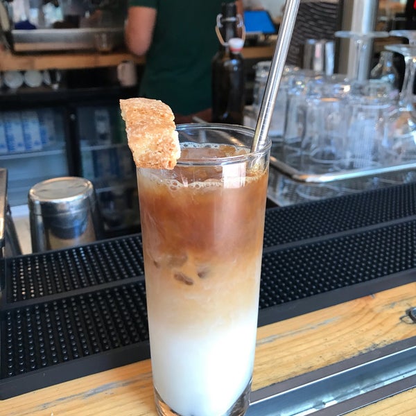 Foto diambil di Winstons Coffee oleh Bart V. pada 9/20/2019