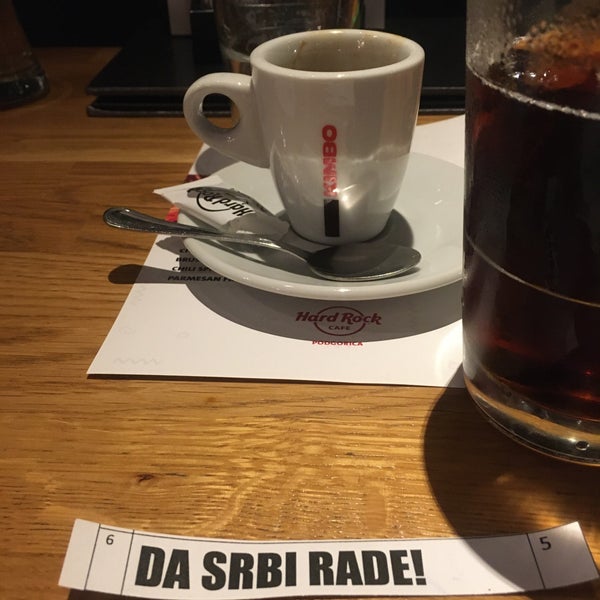 Foto tomada en Hard Rock Cafe Podgorica  por Senka P. el 3/12/2020