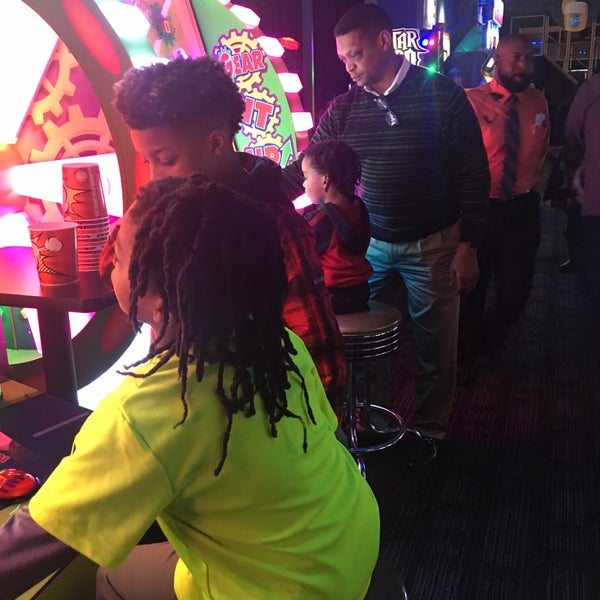 Photo taken at Dave &amp; Buster&#39;s by Reshawna B. on 2/10/2018