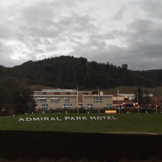 Foto tirada no(a) Admiral Park Hotel por Coryy em 10/16/2014
