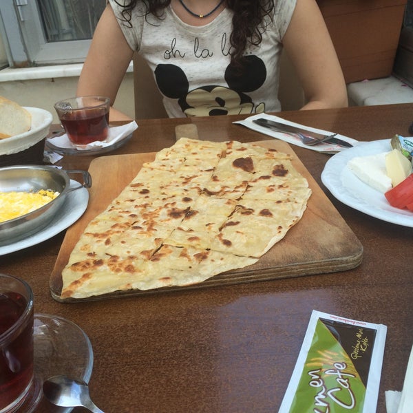 รูปภาพถ่ายที่ Türkmen Cafe โดย Oya K. เมื่อ 6/2/2016