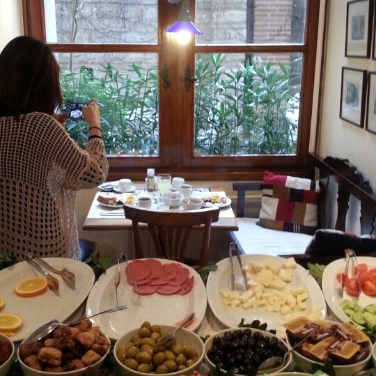 12/27/2013にH Y.がSari Konak Hotel, Istanbulで撮った写真