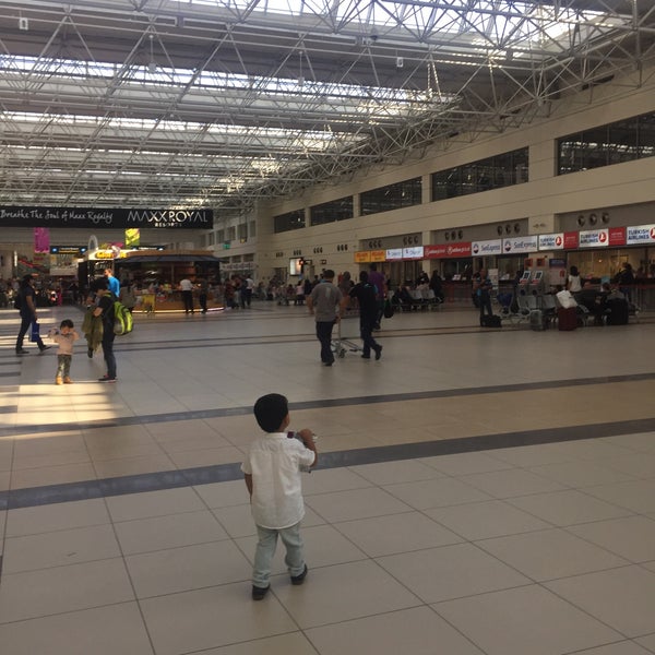 Foto tirada no(a) Aeroporto de Antalya (AYT) por Şilan C. em 10/8/2015