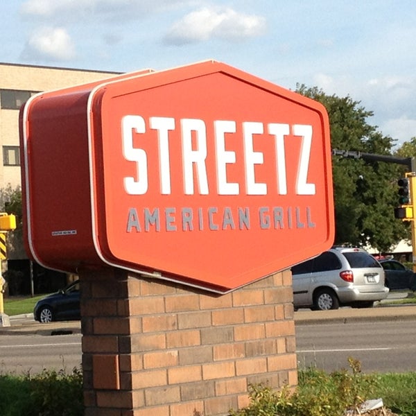 Photo prise au STREETZ American Grill par Jimmy V. le8/14/2013