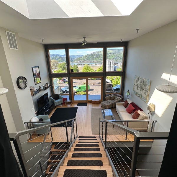 The Sixth Street Bistro & Loft New American Restaurant in Hood River