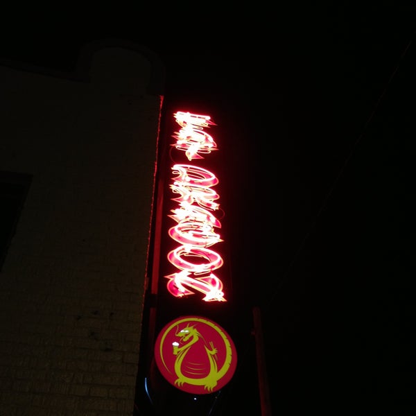 Foto tirada no(a) Fat Dragon Chinese Kitchen and Bar por Christopher W. em 4/21/2013