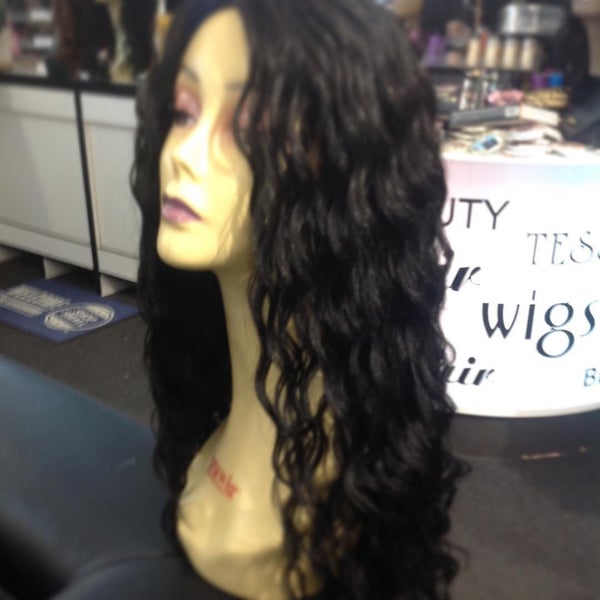 Tes's Beauty Supply Cosmetics Store in Milwaukee