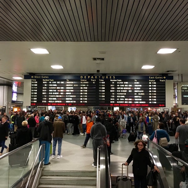 Снимок сделан в New York Penn Station пользователем DK 5/2/2016