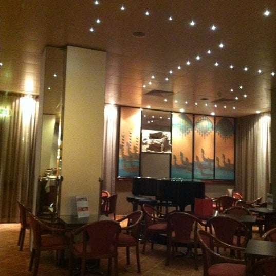 Foto diambil di Four Points by Sheraton Padova Hotel &amp; Conference Center oleh Ser P. pada 11/6/2012