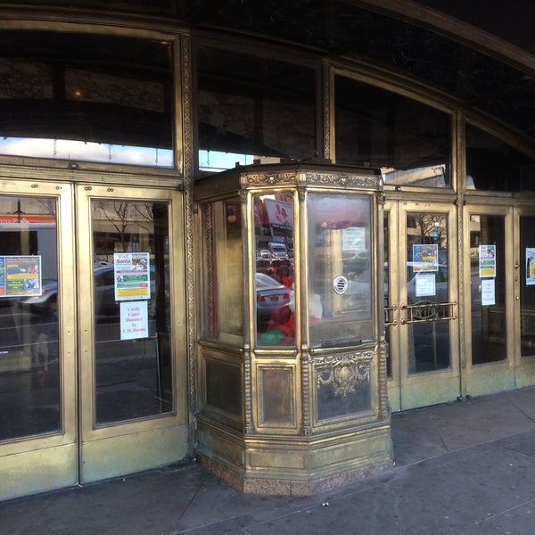 12/13/2014 tarihinde Darin B.ziyaretçi tarafından Landmark Loew&#39;s Jersey Theatre'de çekilen fotoğraf
