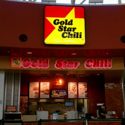 Foto scattata a Gold Star Chili da Lisa M. il 11/16/2012