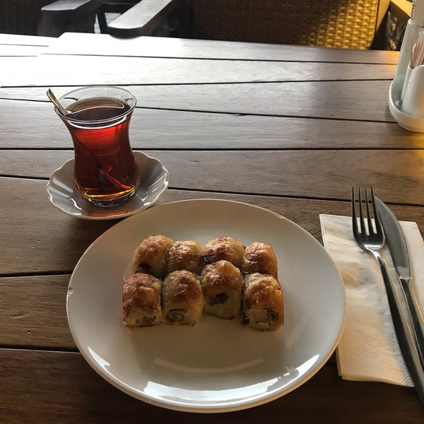 Photo prise au Doci Boşnak Mutfak Restaurant &amp; Cafe par Erdal B. le10/11/2018