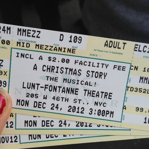 Снимок сделан в A Christmas Story the Musical at The Lunt-Fontanne Theatre пользователем Rebecca M. 12/24/2012