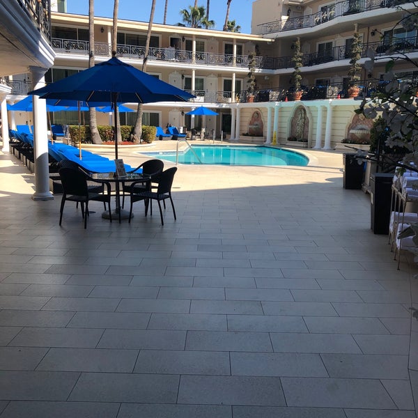 Foto tirada no(a) Beverly Hills Plaza Hotel &amp; Spa por Ms / Closed em 3/18/2019