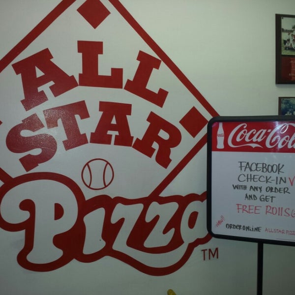 รูปภาพถ่ายที่ All Star Pizza โดย ¯ʎǝuɯoɹ ♚ เมื่อ 6/13/2013