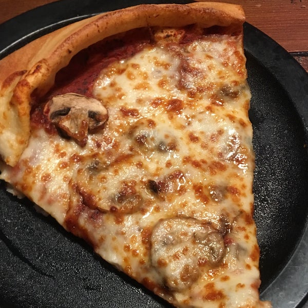 12/22/2018にJessica S.がWoodstock&#39;s Pizzaで撮った写真