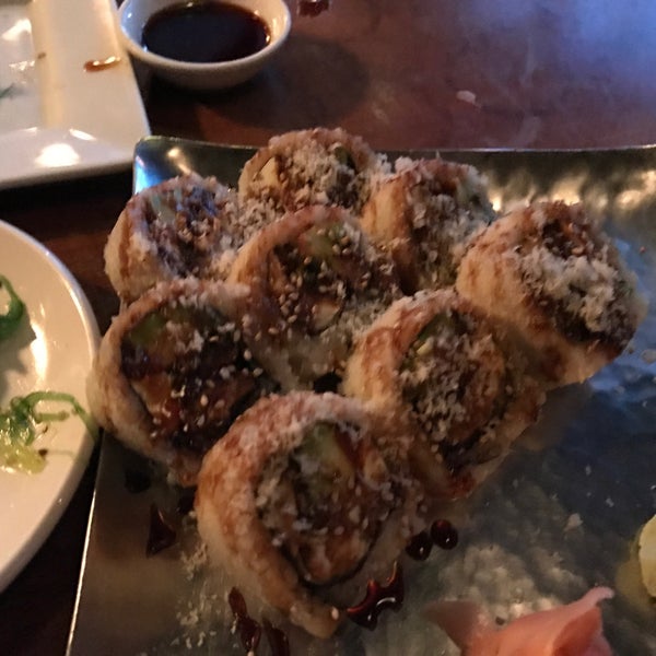 5/27/2017 tarihinde Amy W.ziyaretçi tarafından Coast Sushi Bar'de çekilen fotoğraf