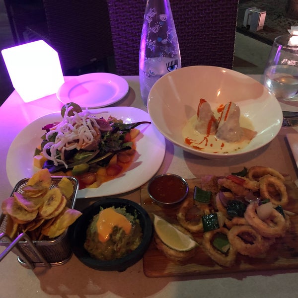 Foto tomada en Yuca Restaurant  por Amy W. el 1/13/2018