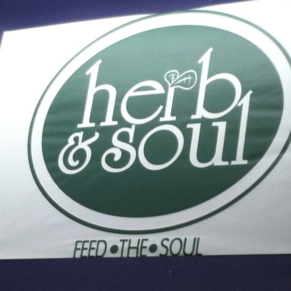 Снимок сделан в Herb &amp; Soul Cafe &amp; Lounge пользователем Kirsty C. 2/22/2013