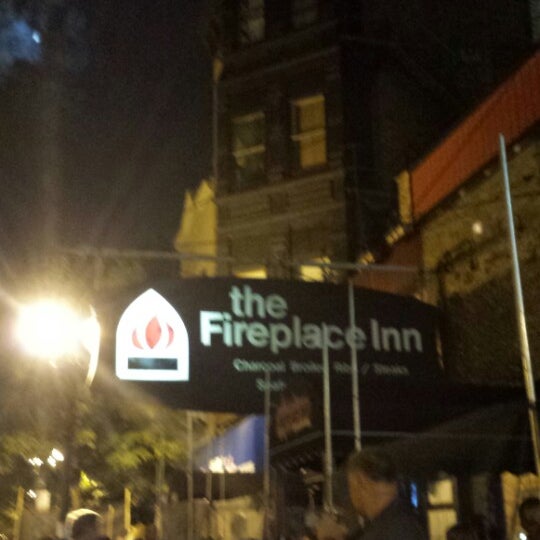 Photo prise au The Fireplace Inn par Melanie D. le9/15/2013