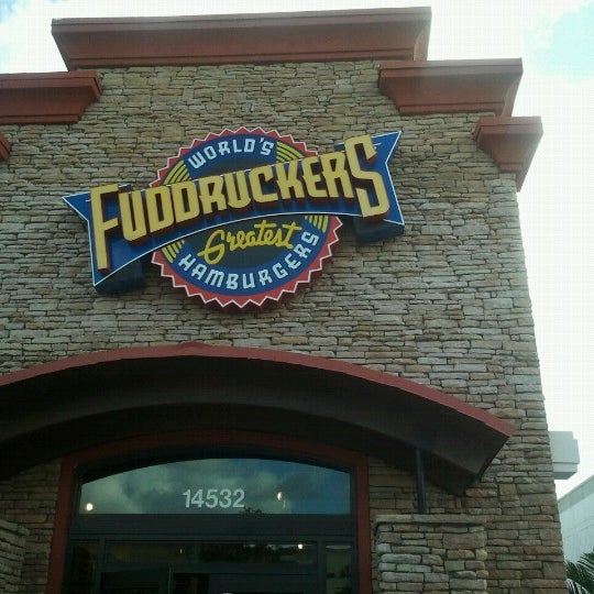 Photo taken at Fuddruckers by Leila F. on 10/13/2012