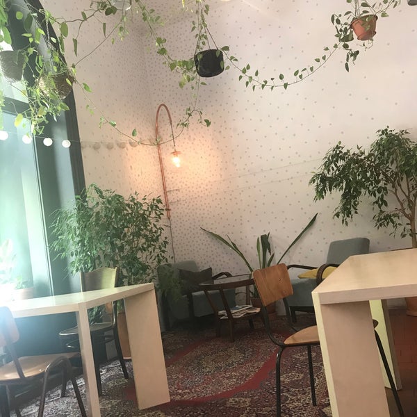 6/22/2020 tarihinde Michal A.ziyaretçi tarafından Parlor Café'de çekilen fotoğraf