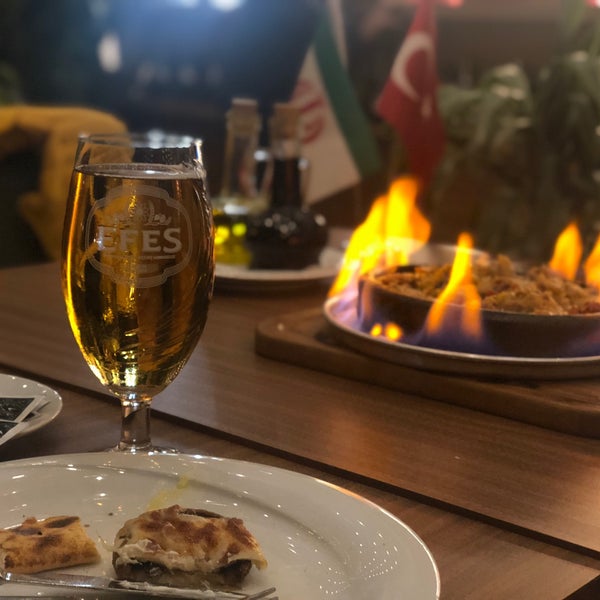 Снимок сделан в Çakıl Restaurant - Ataşehir пользователем Dena F. 9/27/2018