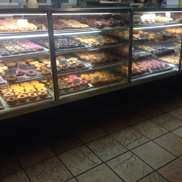 5/26/2014 tarihinde Matthew N.ziyaretçi tarafından Angel&#39;s Donuts &amp; Ice Cream'de çekilen fotoğraf