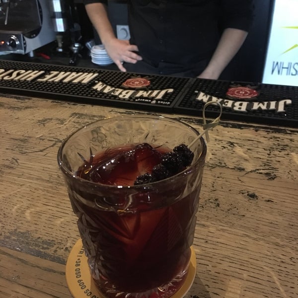 5/29/2019 tarihinde Emre B.ziyaretçi tarafından 4friends Whiskey Pub'de çekilen fotoğraf