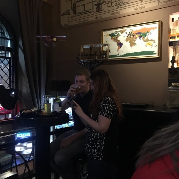 Foto scattata a 4friends Whiskey Pub da Emre B. il 5/29/2019