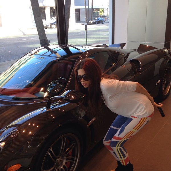 Foto scattata a McLaren Auto Gallery Beverly Hills da Martin W. il 12/24/2013