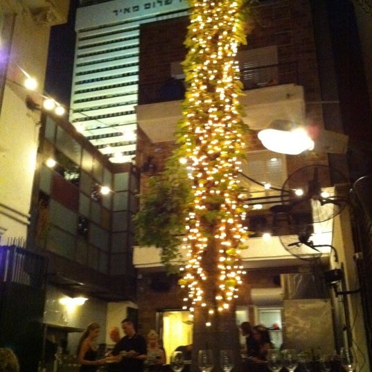 9/15/2012 tarihinde Lital T.ziyaretçi tarafından Café Europa'de çekilen fotoğraf