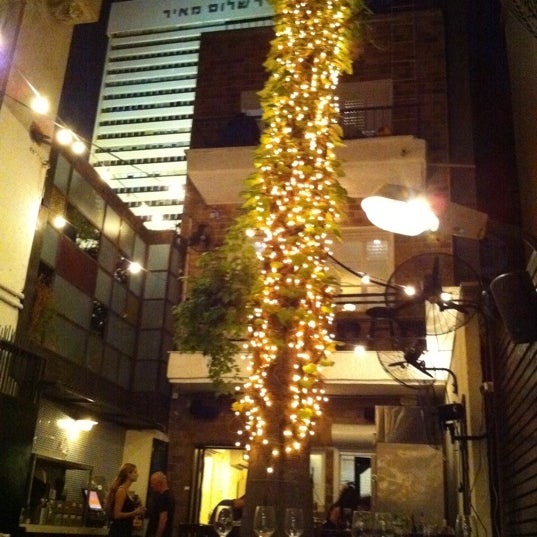 9/15/2012 tarihinde Lital T.ziyaretçi tarafından Café Europa'de çekilen fotoğraf