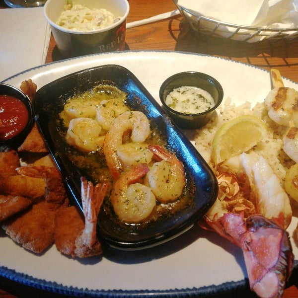 Photo taken at Red Lobster by Raul L. on 3/12/2022