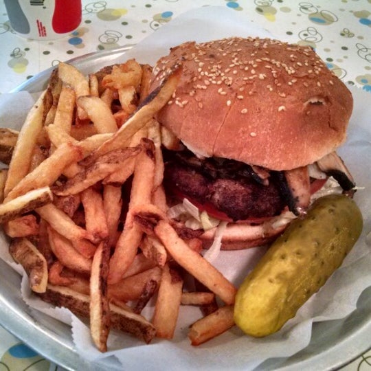 Foto tirada no(a) Joy Burger Bar por Fernando G. em 9/11/2014