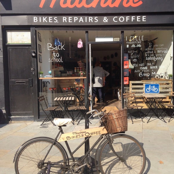 Foto tomada en Machine Cycling Café/Bike Shop and Repairs  por Libertad P. el 9/20/2015