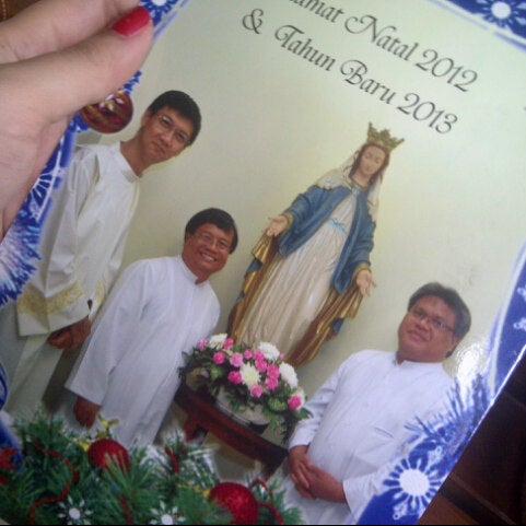 รูปภาพถ่ายที่ Gereja Katolik Hati Santa Perawan Maria Tak Bernoda โดย Yohana T. เมื่อ 12/24/2012