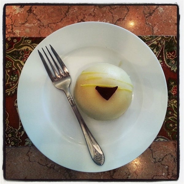 6/18/2014にKayla B.がElizabeth&#39;s Gourmet Delights. Bakery &amp; Cafeで撮った写真