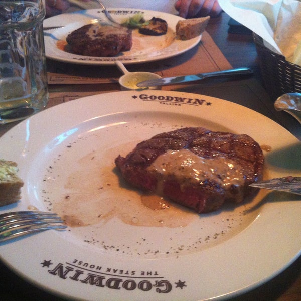 รูปภาพถ่ายที่ GOODWIN Steak House โดย Ro เมื่อ 5/10/2013