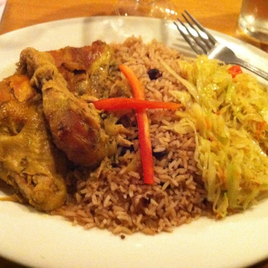 Foto diambil di Jamaica Gates Caribbean Restaurant oleh Sondra H. pada 10/13/2012