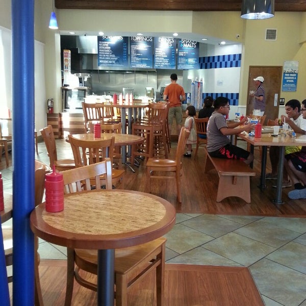 Photo taken at Elevation Burger by Fahad A. on 7/1/2013