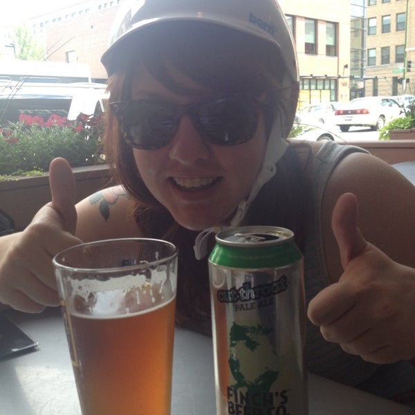 Photo prise au The Beer Bistro North par Rachel D. le7/9/2014