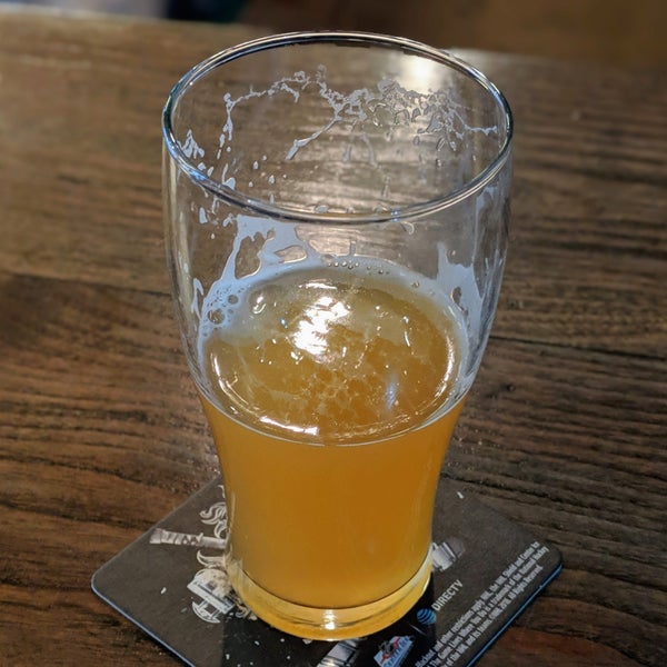 Photo taken at Lowdown Brewery+Kitchen by charles b. on 2/8/2019