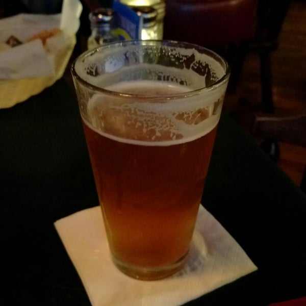 Foto diambil di Glen Park Tavern oleh charles b. pada 9/17/2018