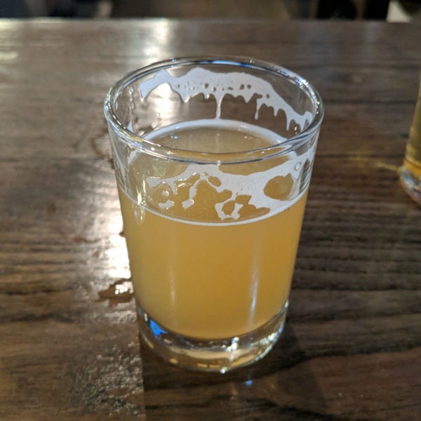 Photo taken at Lowdown Brewery+Kitchen by charles b. on 3/21/2019