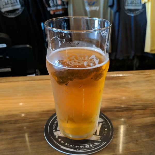 Das Foto wurde bei Odyssey Beerwerks Brewery and Tap Room von charles b. am 8/31/2019 aufgenommen
