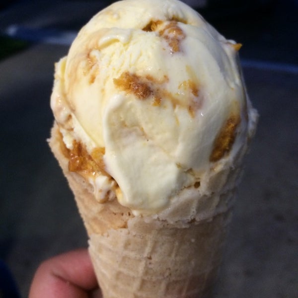 6/24/2014 tarihinde Jean F.ziyaretçi tarafından Sprinkles Dallas Ice Cream'de çekilen fotoğraf