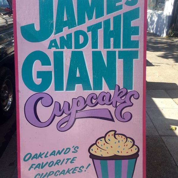 7/12/2016에 Crystal W.님이 James and The Giant Cupcake에서 찍은 사진
