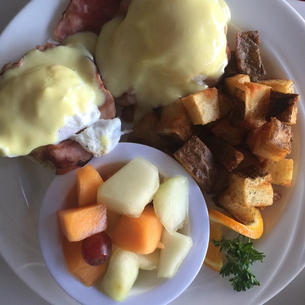 Eggs Benedict at 4:49 pm on a Wednesday. A true, made-to-order Hollandaise accompanies the poached eggs, smoked ham, and English muffin. Cubed pommes frites w/dill & fruit.